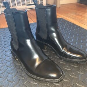 Patent leather Zara Chelsea booties